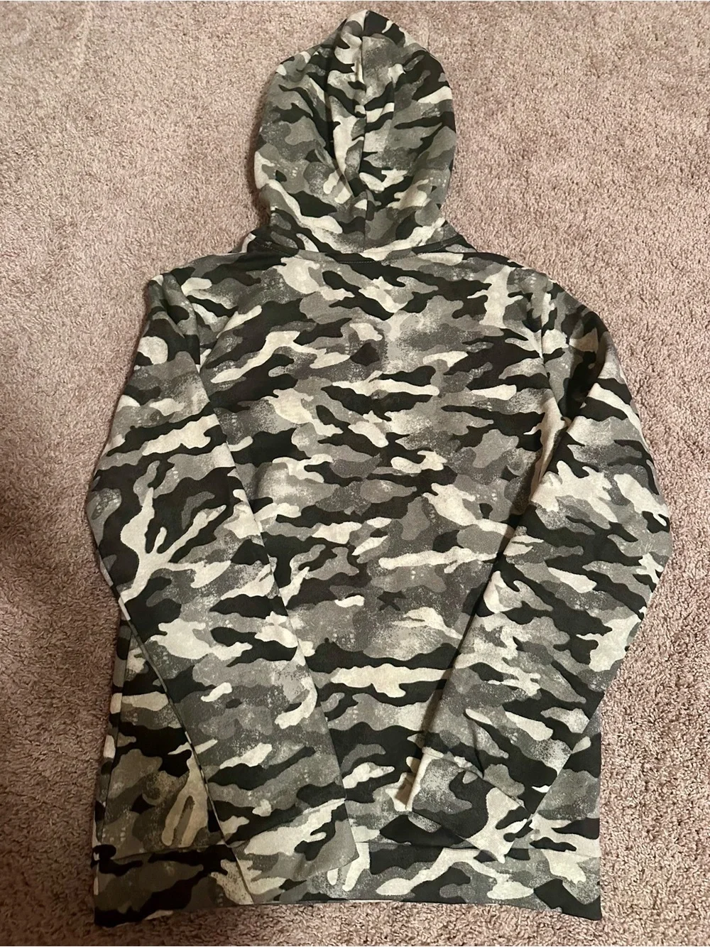 NWT The North Face Smoked Pearl Camo Hoodie in Gray and Black (Youth XL 14/16)